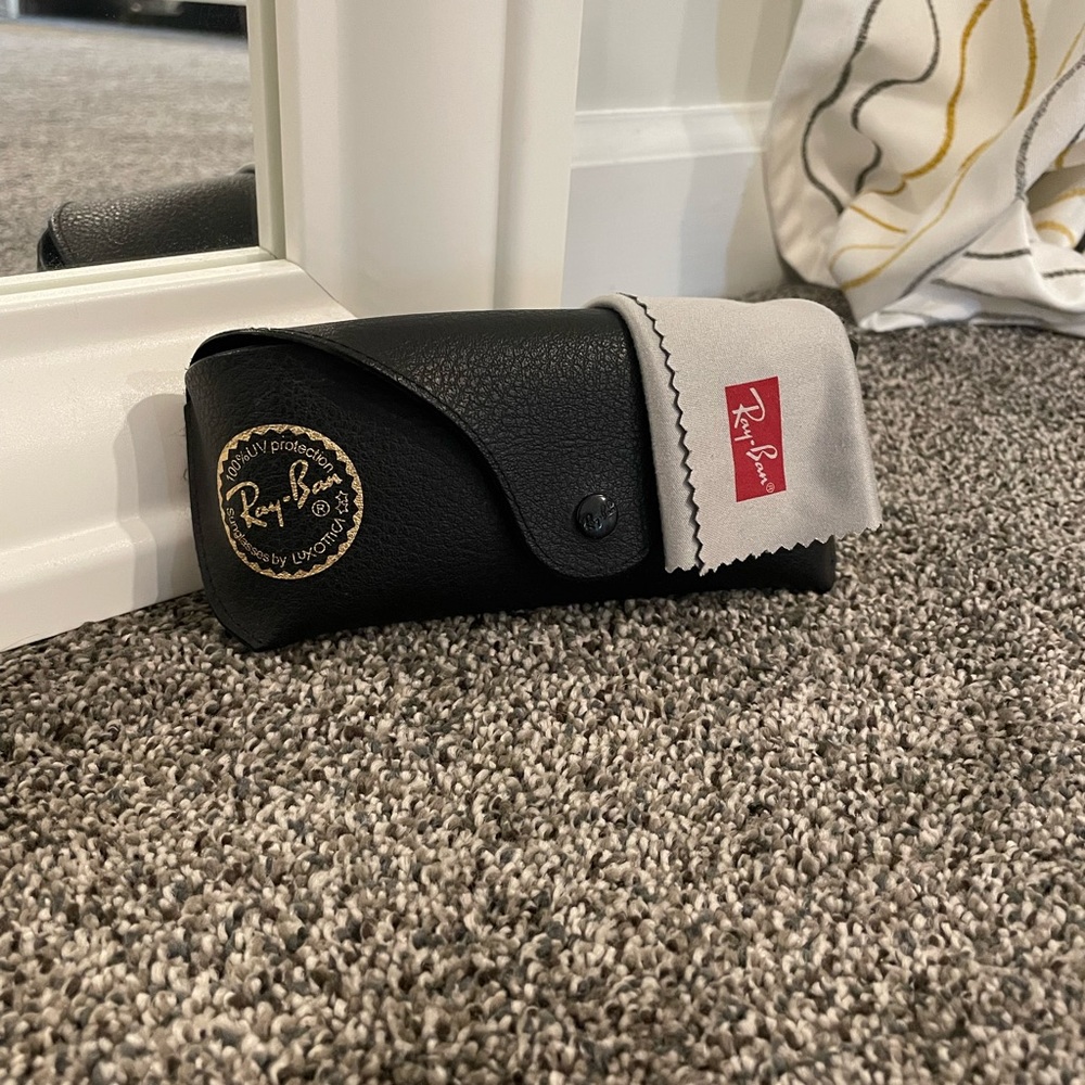 Ray Ban sunglasses case w/cleaning cloth